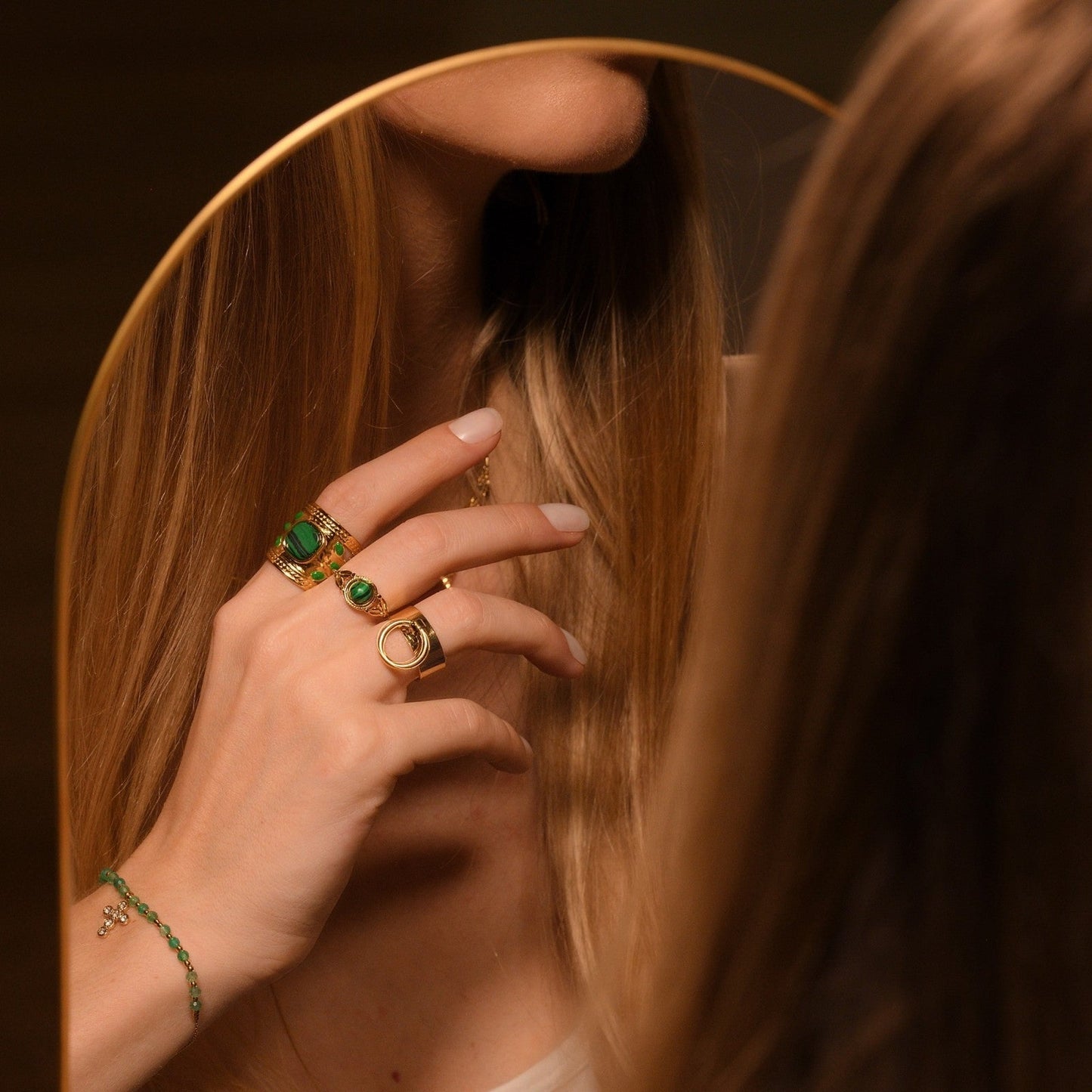 Bague Pierre Ronde avec Détails de Feuille